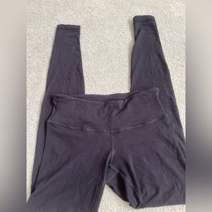 Lululemon Black Wonder Under Size 4. Older model.